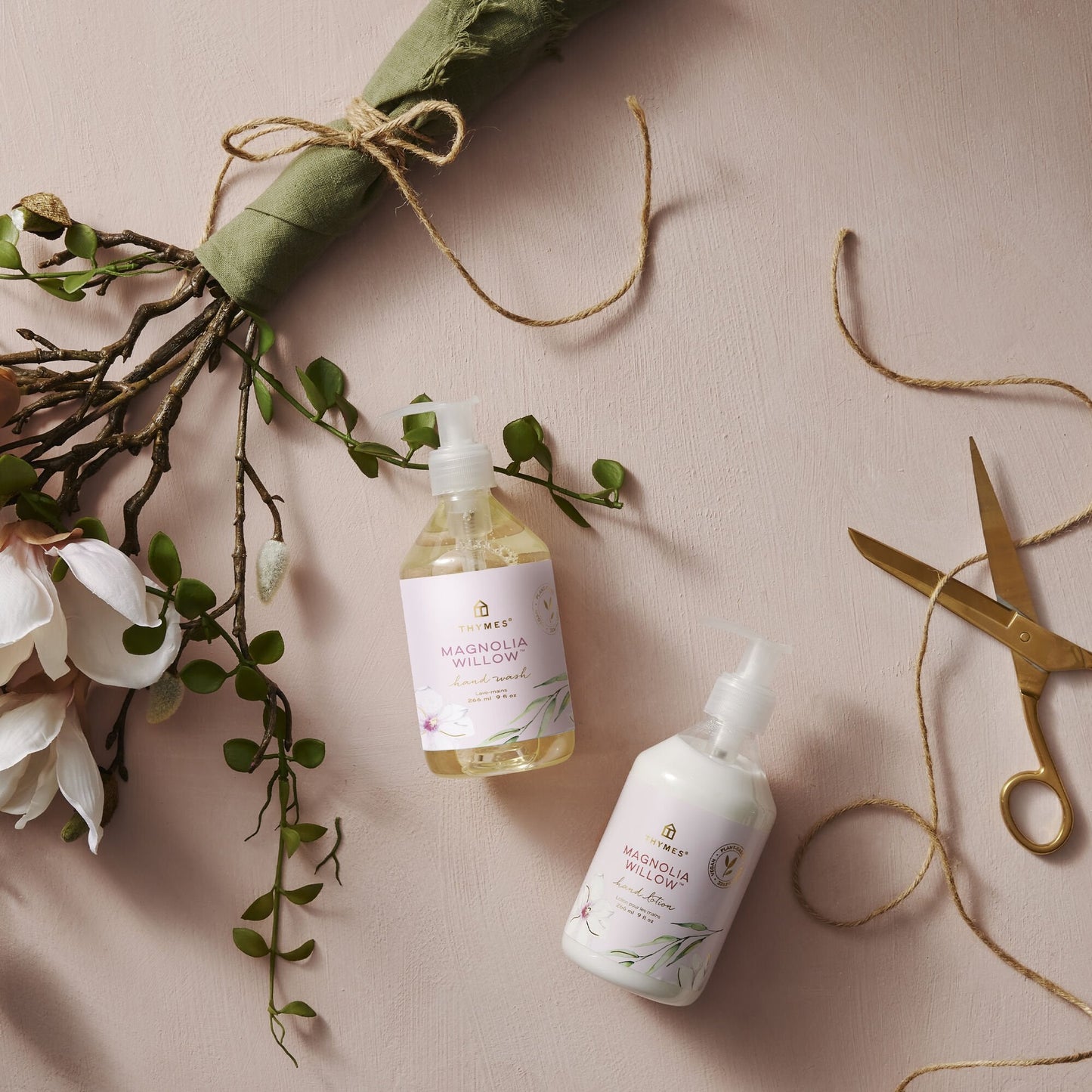 Thymes Magnolia Willow Sink Set with flowers, twine and scissors